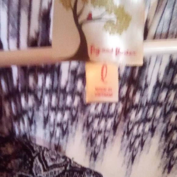 Fig and Flower Navy and Cream Paisley Blouse - Picture 2 of 13